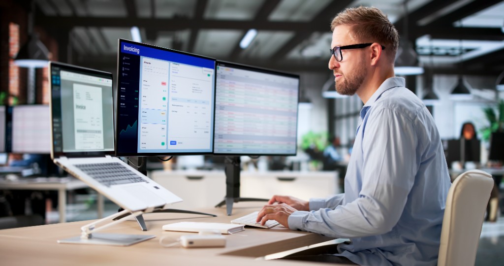 Analyst automating operations across multiple screens